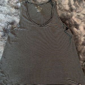 AMERICAN EAGLE FLOWY TEE